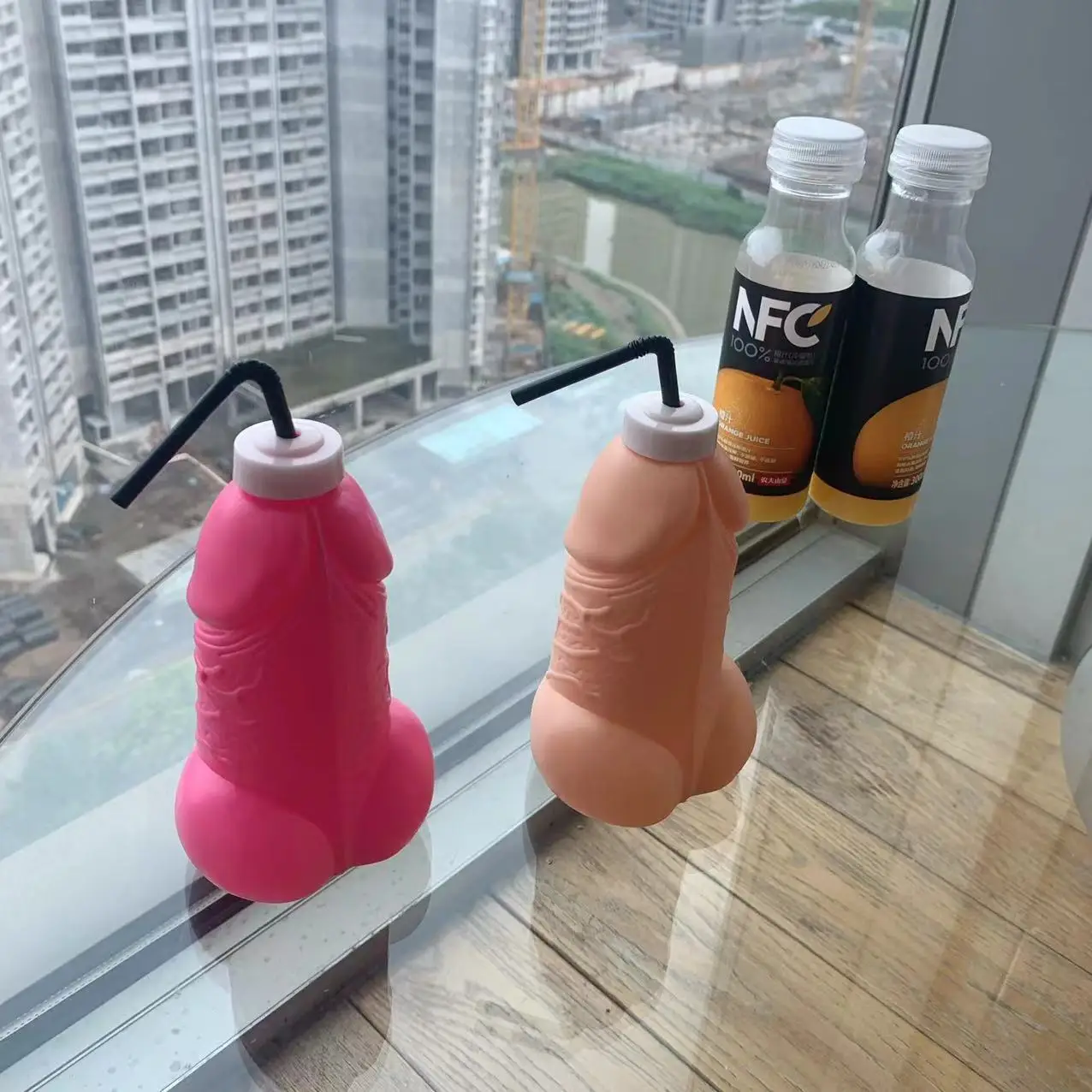 2023 Funny Penis Water Bottle Spoof Dick Wedding Decorations Hen Bridesmaid Toys Drinks Cup Tools Bachelorette Party Accessories