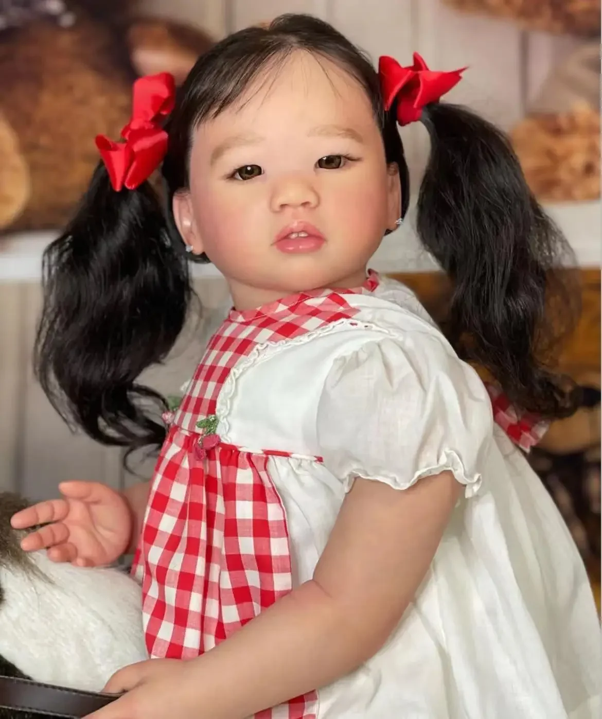 SINO-BB Personnalisé Limité D'approvisionnement 28 pouces Reborn Bébé Beurre Amaya Avec De Longs Cheveux Noirs Enracinés À La Main Différent Robe Cadeau De Noël