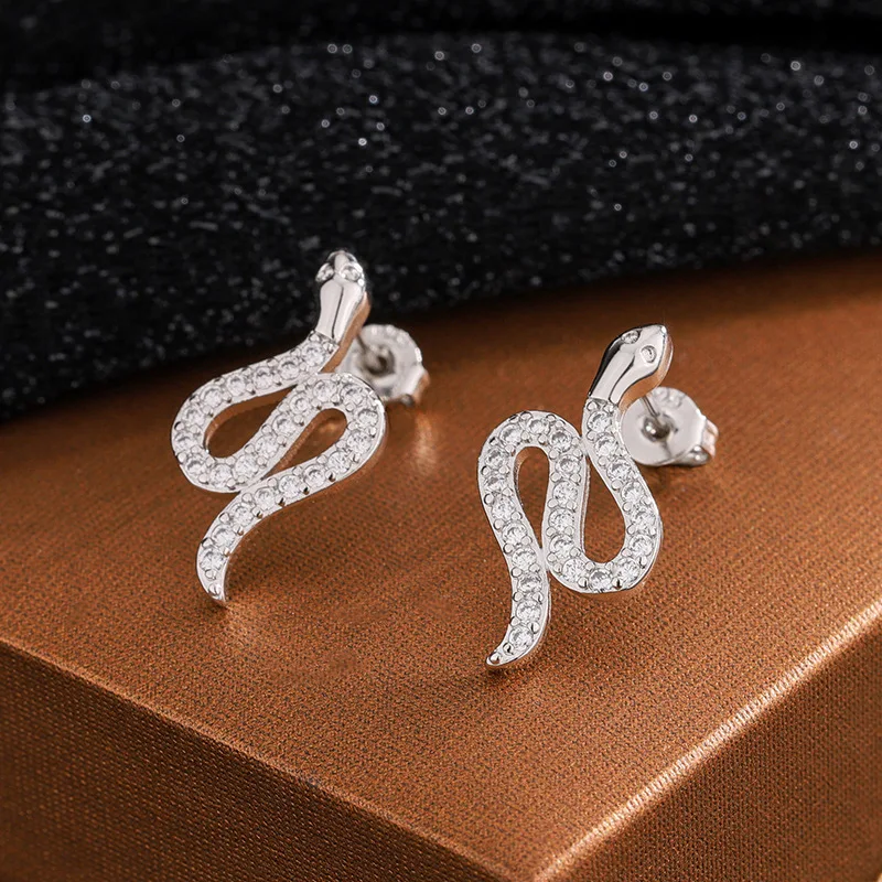 New Fashion Flash Diamond Snake 925 Sterling Silver Personalized Animal Zodiac Earrings E104