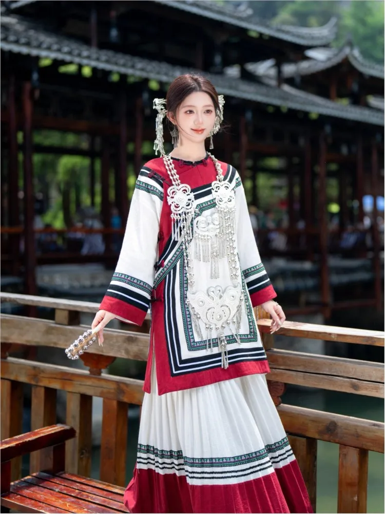 

Women's traditional festival performance costumes are cotton and linen ethnic