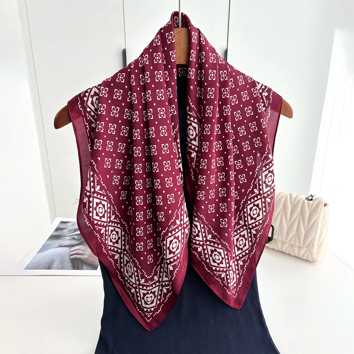 Damen Frühling Quadratische Schals Seidenimitat Paisley-Schal für Frauen Frühling und Sommer Bandana Kleine Haarbänder Foulard Schal