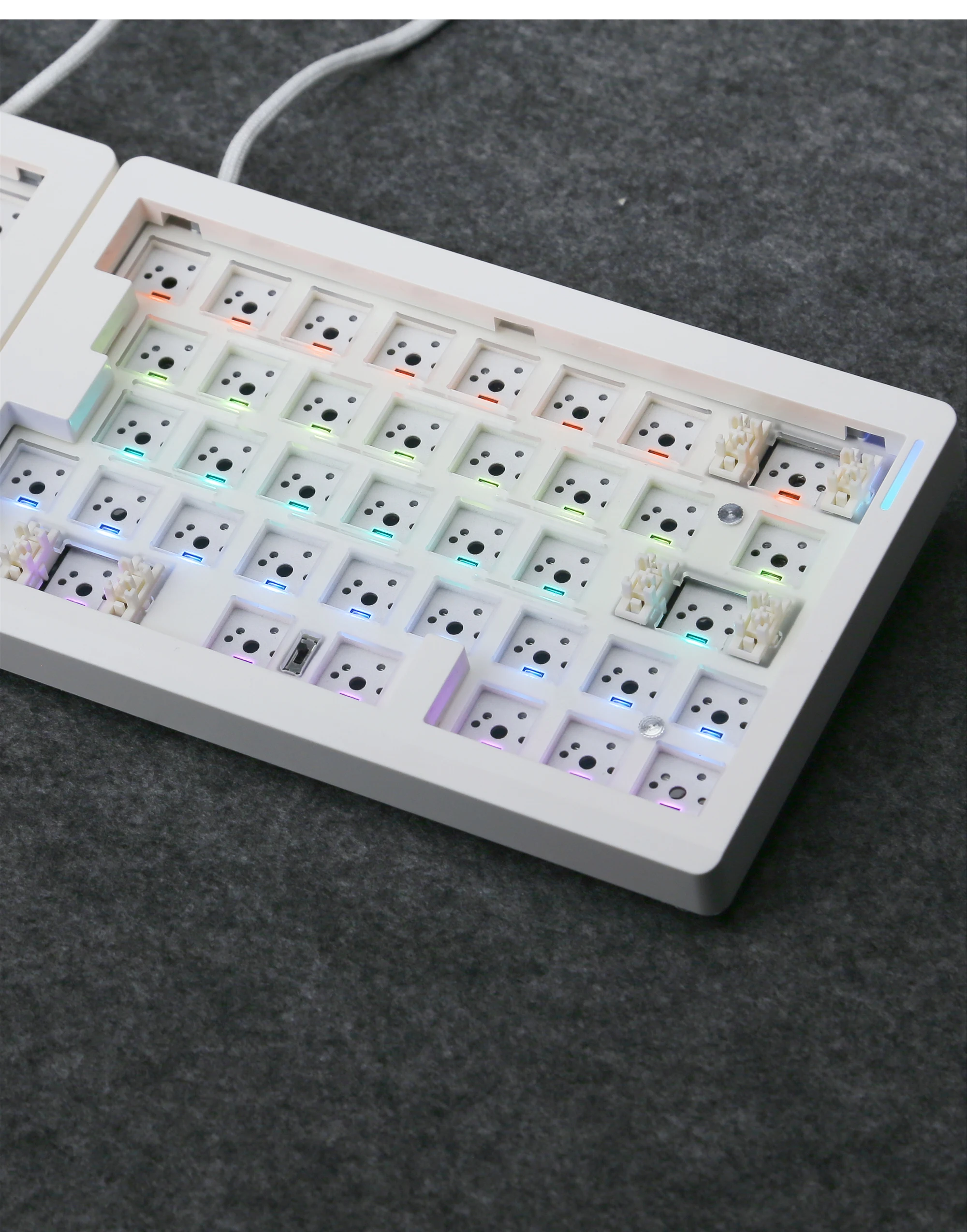 ZUOYA GMK70 VIA/Qmk セパレートゲーミングメカニカルキーボードキット有線ワイヤレス Bluetooth ホットスワップ可能ガスケットカスタマイズされた分割