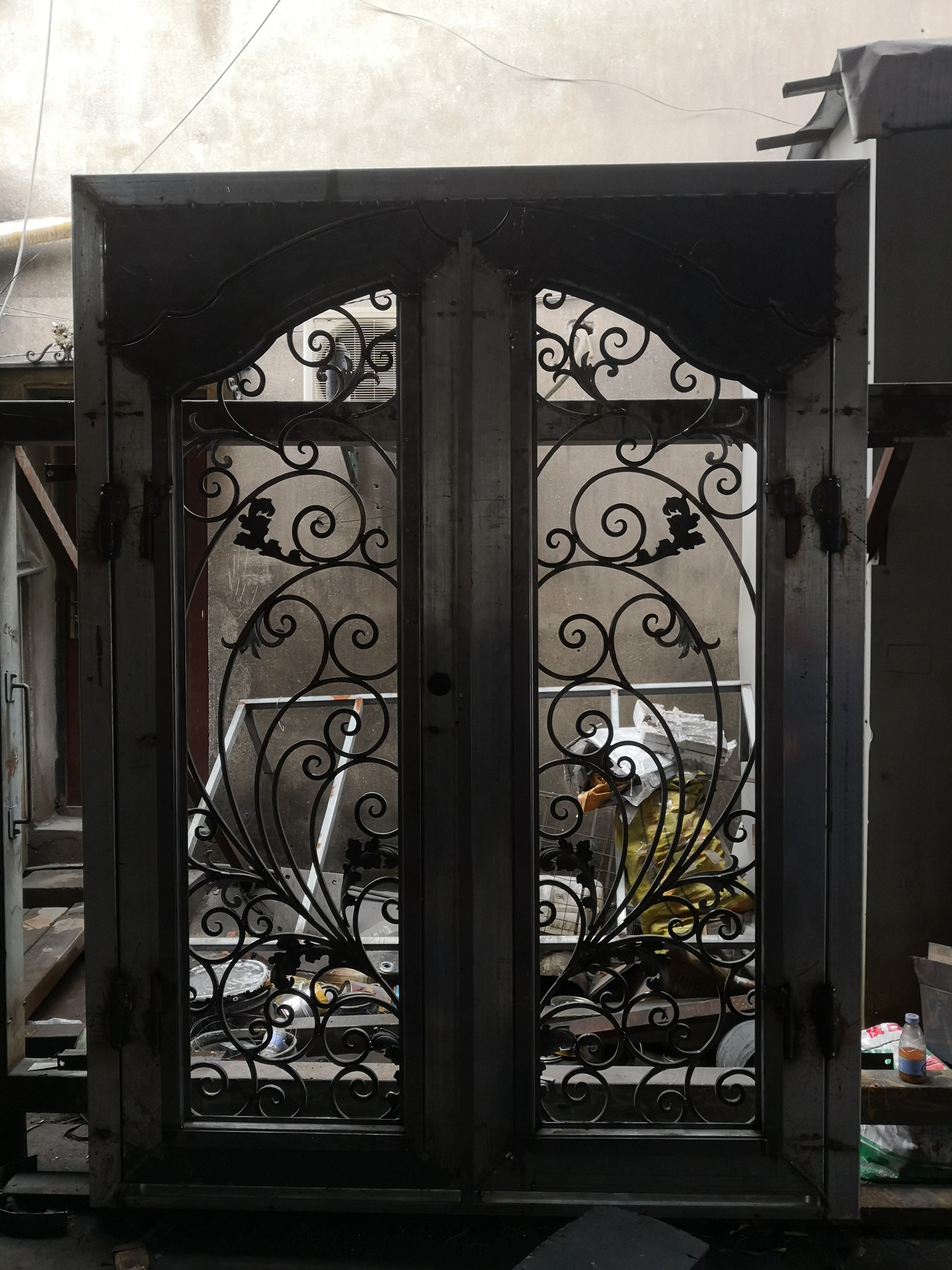China Luxury Wrought Iron Door House Entry Door House Main Door Design