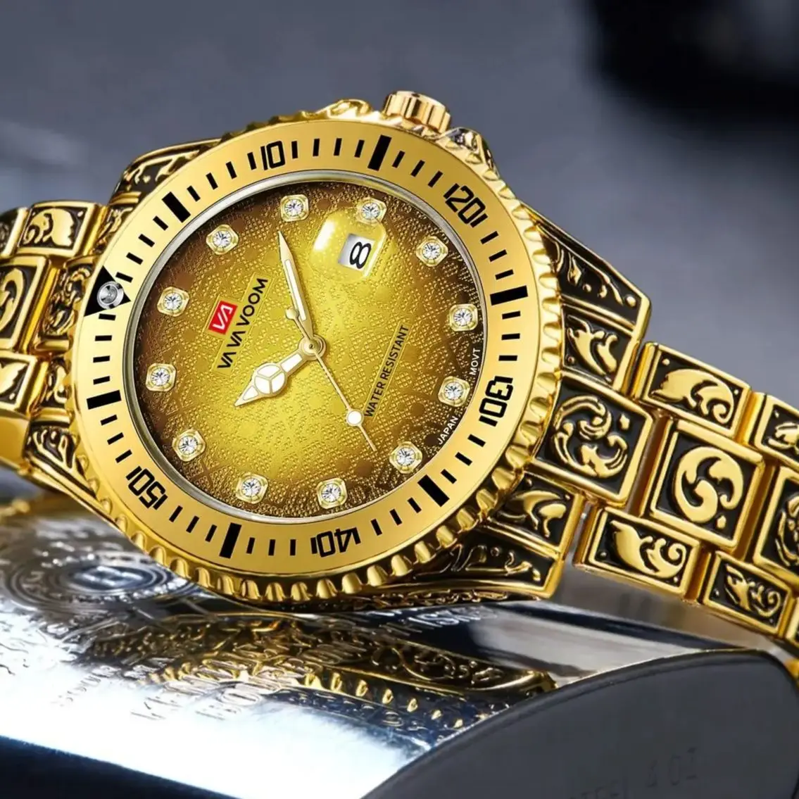 Luxury Men Watch Diver Series Quartz Movement Watch Oversized Rhinestone Dial Retro Durable Stainless Steel Band for Men Watch