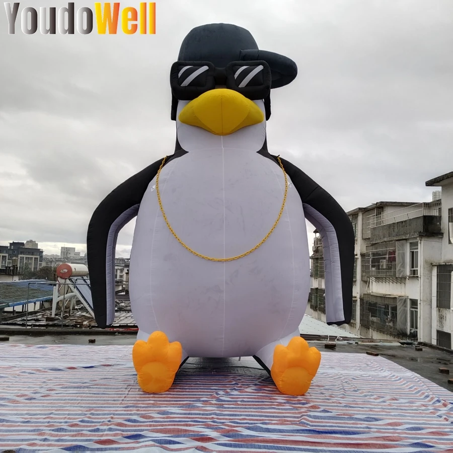 Elastic animal -shaped penguin wearing swimming ring model