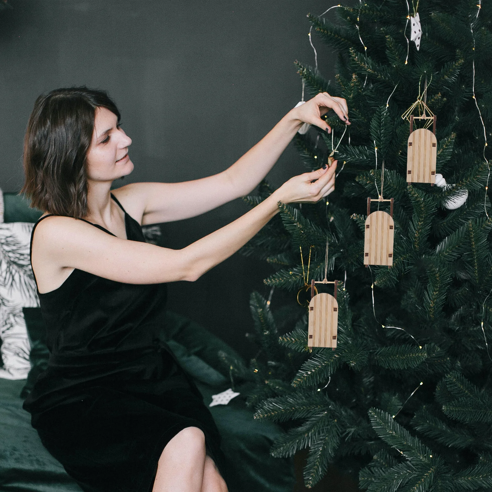 

10Pcs Christmas Sleigh Decorations Wooden Sled Ornaments for Home Office Desktop Holiday Party Festive Decor Xmas Gift