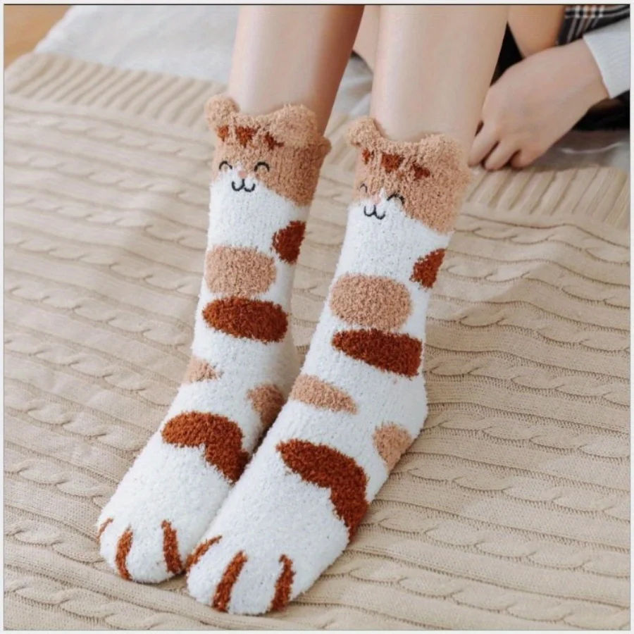 زوج واحد من الجوارب الأنبوبية السميكة لمنزل الخريف والشتاء، مع نعل سميك للدفء ومضاد للانزلاق، عصري