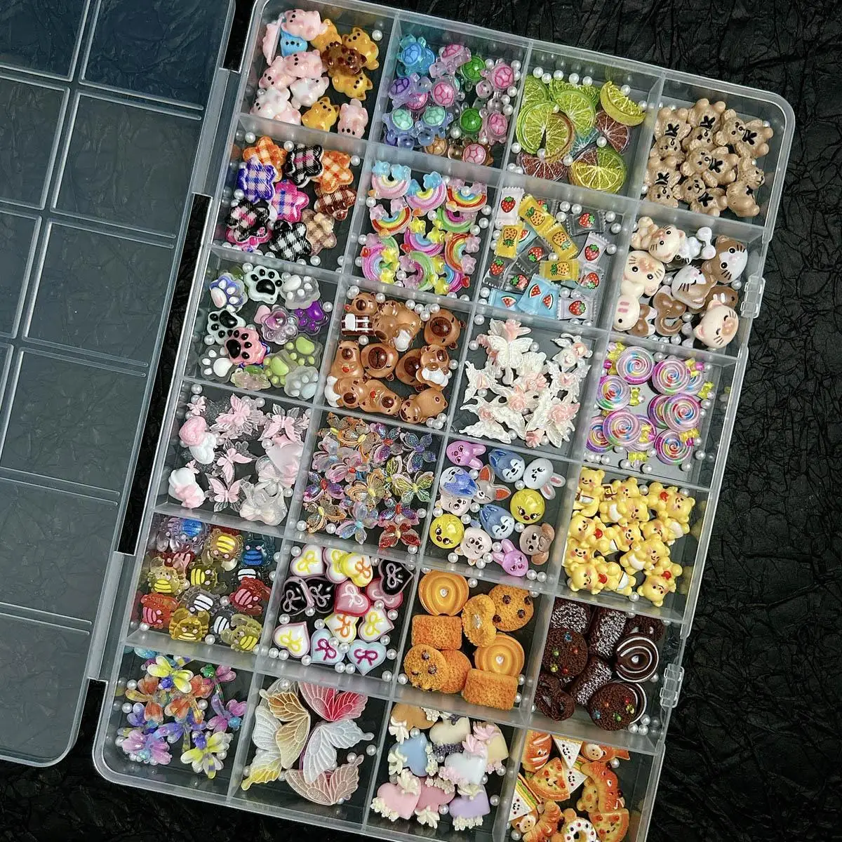 1Box Cartoon gemischte bunte Schleife Erdbeere Schokolade Nail Art Zubehör 3D Harz süße Katze Welpe Krabbe Bär Nagel Charm Zubehör