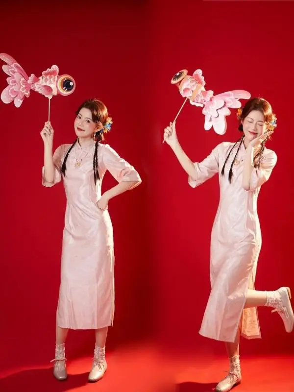 

Новый винтажный китайский костюм для студийной фотосъемки 2025 года: праздничный стиль, тема Нового года, традиционный наряд для индивидуальных портретов