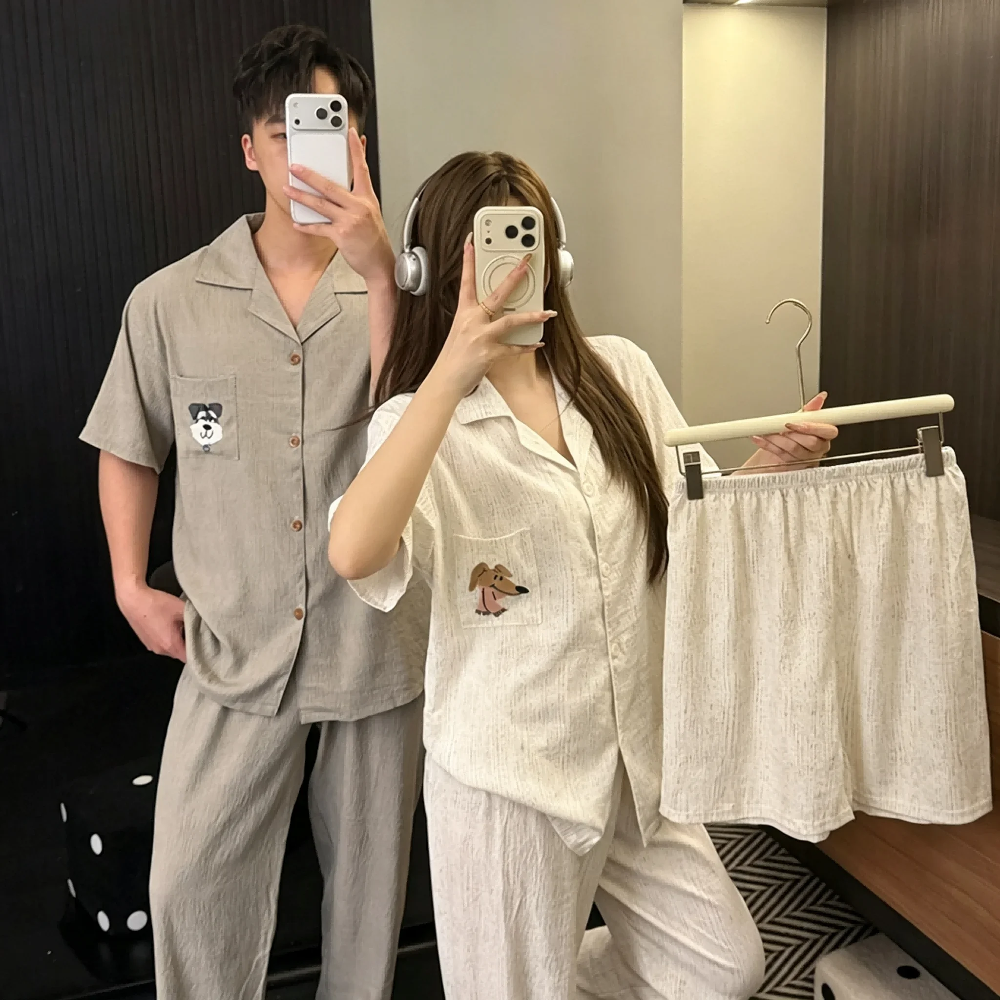Conjunto de Pijamas para Parejas de Alta Calidad en Color Caqui con Perros Bordados, Pijamas Casuales de Manga Corta para Mujer, Conjunto de Pijamas de 3 Piezas para Hombre