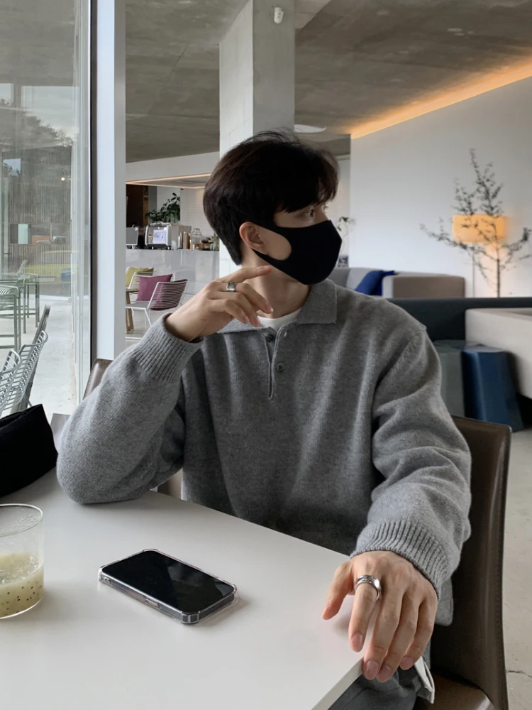 เสื้อสเวตเตอร์แคชเมียร์ผู้ชายแฟชั่นใหม่ ปกเสื้อแบบปกโปโล ดีไซน์เนอร์แฟชั่น เนื้อผ้านุ่มสบายผิว สวมใส่สบายทรงหลวม