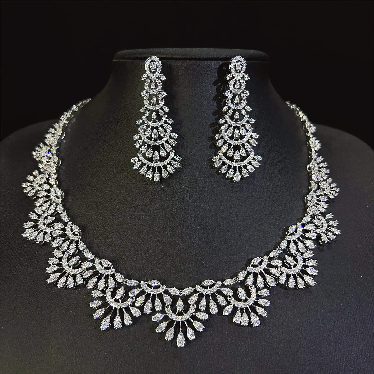 

2 Pcs Set Luxury Leaf Flower Gorgeous Ladies Jewellery Necklace Earrings Daily Evening Party Party Travel Prom Wedding M-419