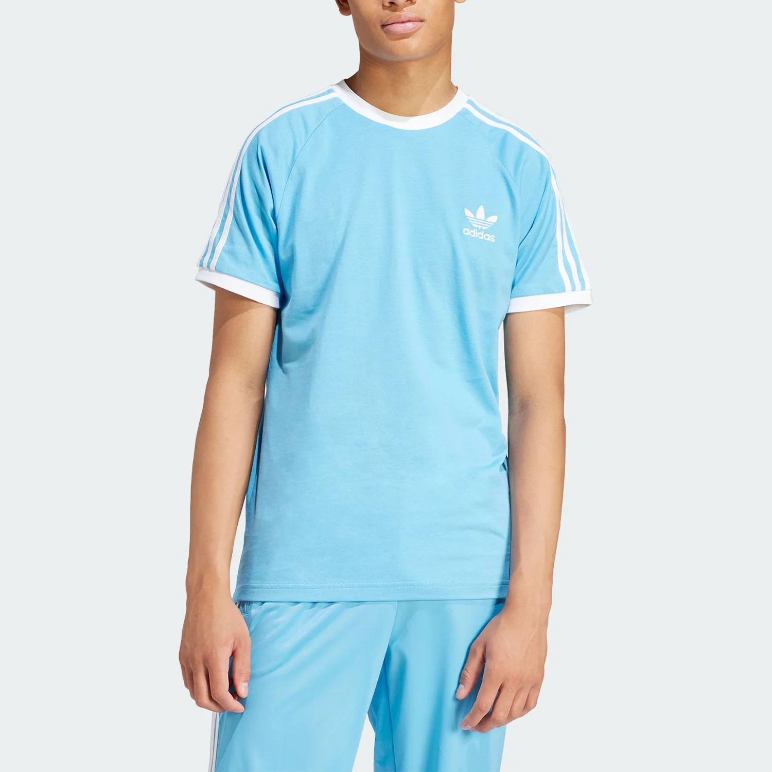 

Официальный мужской спортивный костюм Adidas с тремя полосками в стиле ретро, облегающий спортивный рукав с круглым вырезом и короткими рукавами IM9392