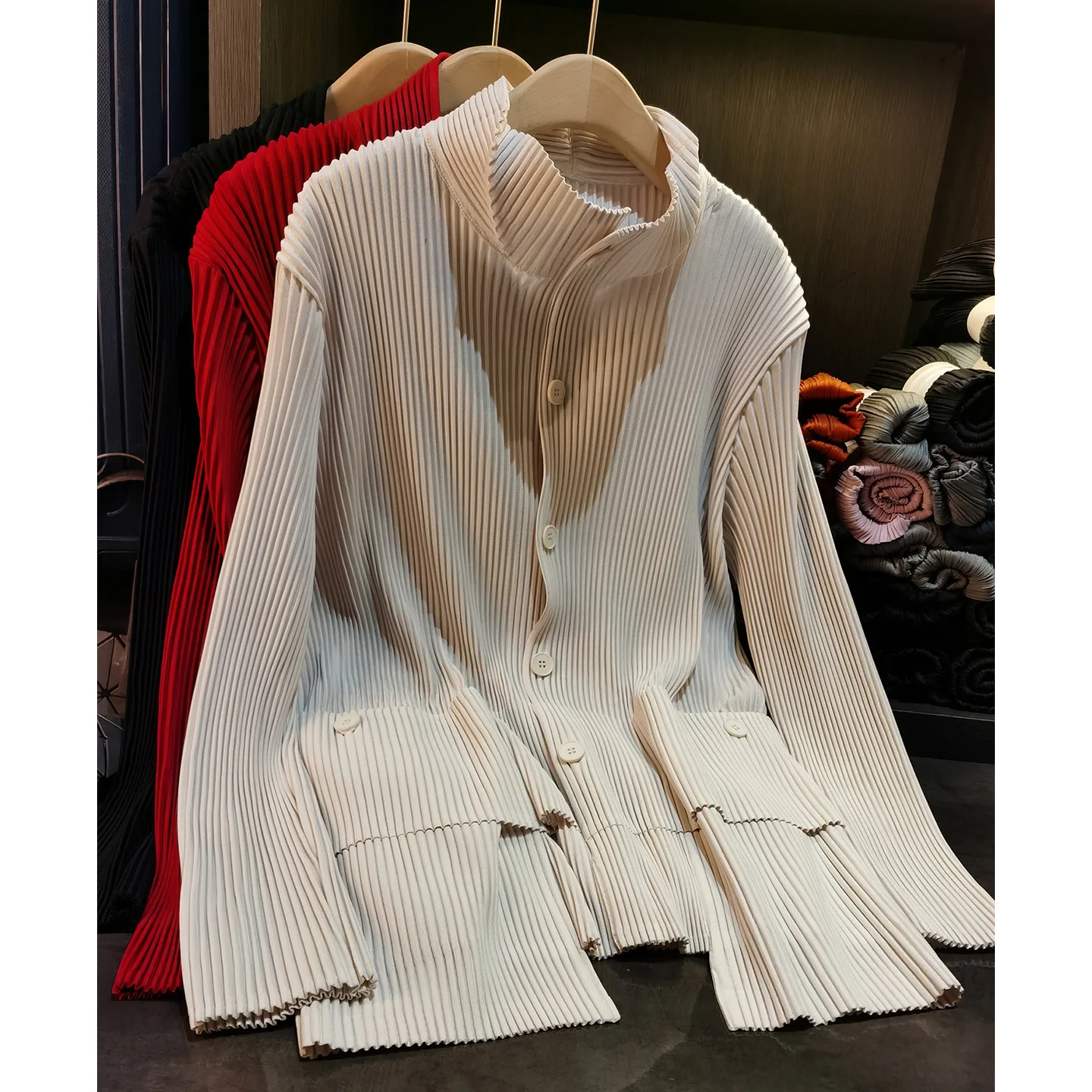 

Miyake Folds 2025 Japanese Stand-up Collar Single-breasted Jacket New Design Sense of Folds Solid Color Pockets Jacket Women