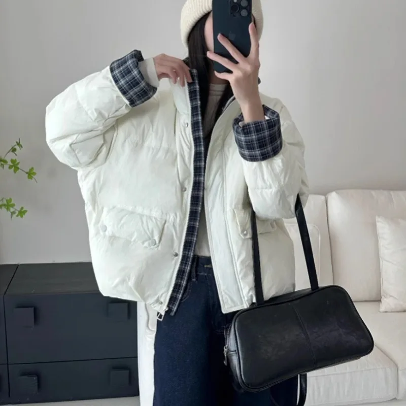 Рисунок 3 - Женское белое пальто на утином