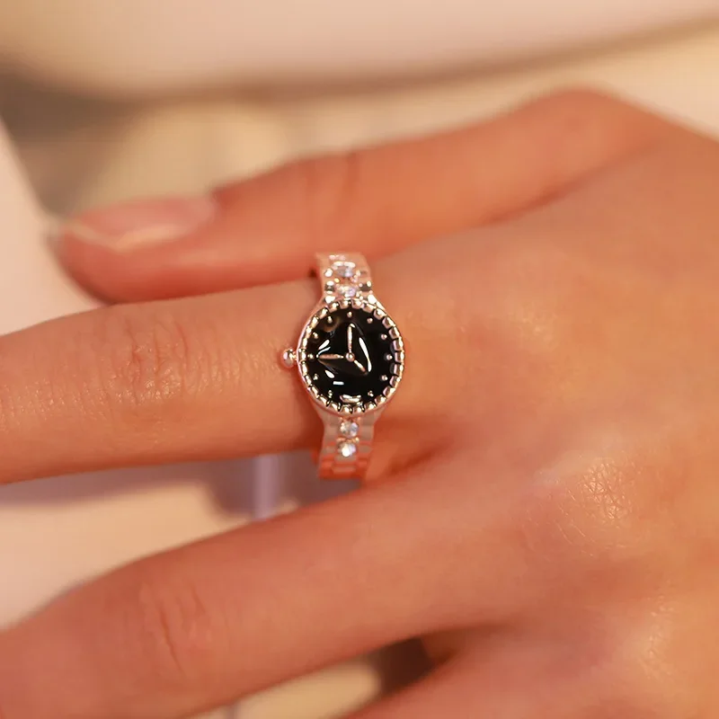 Top 5 Must-Have Accessories for a Stylish 2025 Look
