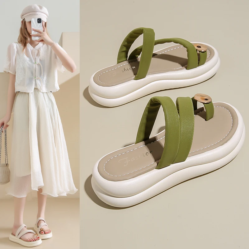 

Тапочки с закрытым носком, летняя верхняя одежда, модные сандалии на толстой подошве, новые нескользящие и износостойкие пляжные тапочки 2025 года.