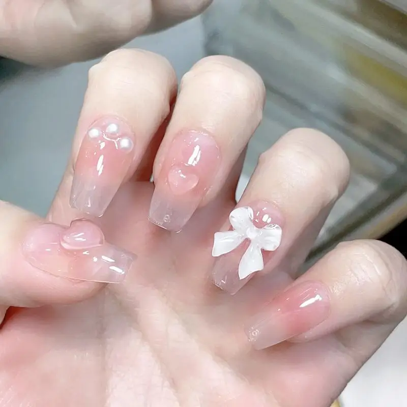 10 Stück 3D-Design Press on Nail Medium Glossy Pink Powder Blusher Fake Nails mit süßer Schleife Heart Pearl Full Cover Falsche Nägel