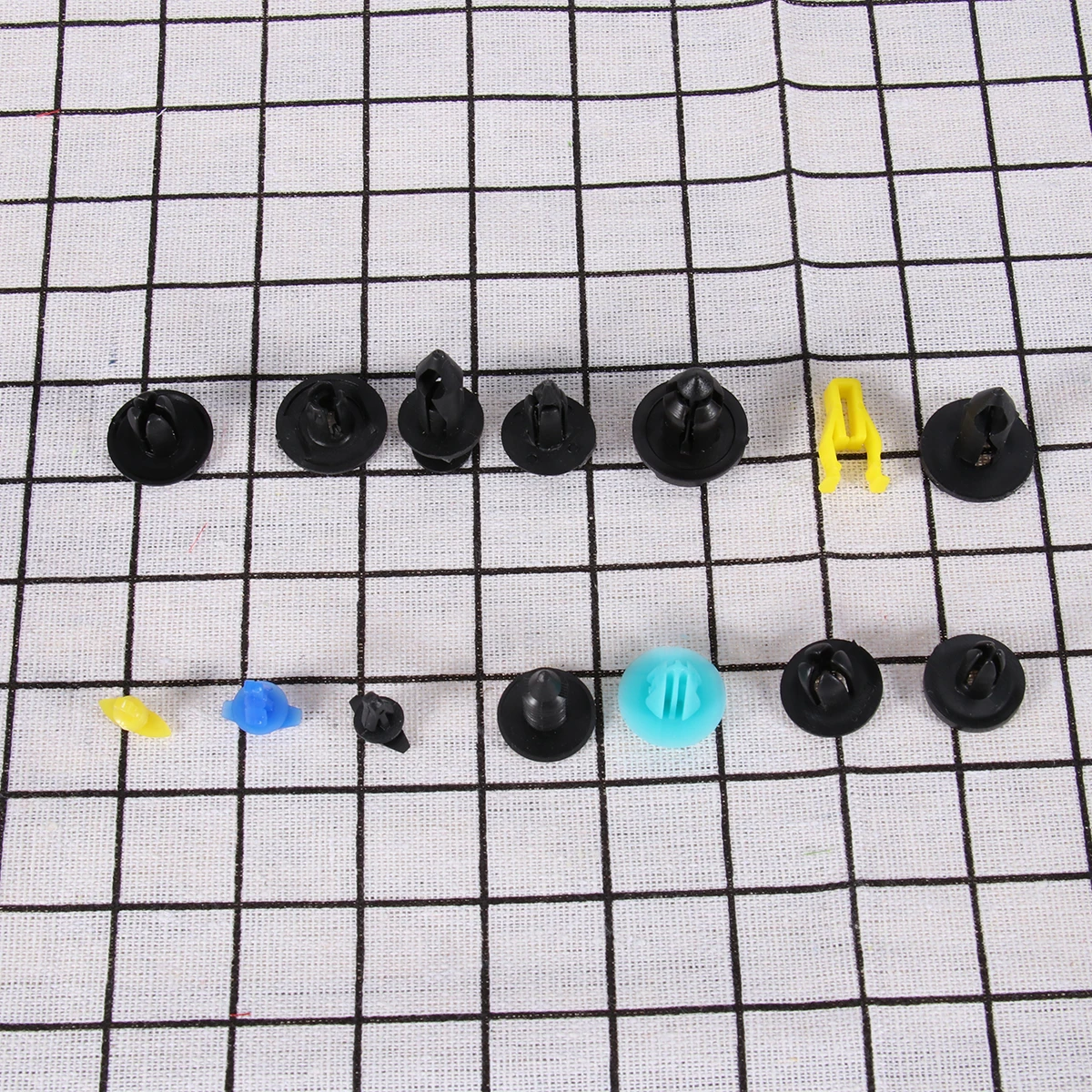 

555Pcs Automotive Push Pins Car Body Trim Clips Retainer Bumper Rivets Screws Multi Application Tools Included