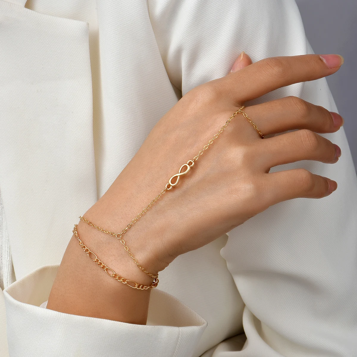 Bracciale a farfalla in smalto bianco oro 14 carati, delicato braccialetto a farfalla in oro, gioielli minimalisti, bracciale impilabile, regalo per lei - Italia