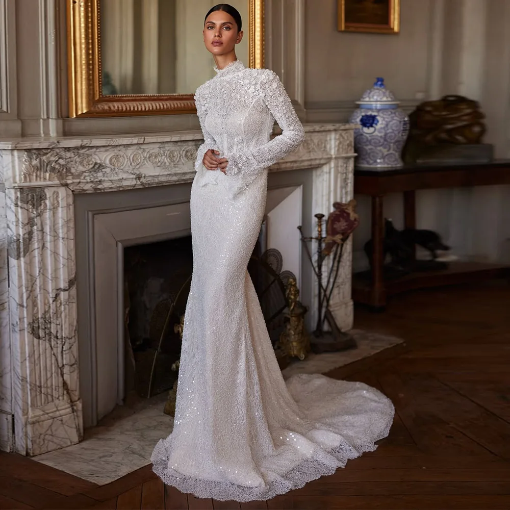 Delikatna suknia ślubna z koronki syrenki, ręcznie robione kwiaty, szyta na miarę, nowoczesna suknia ślubna z wysokim kołnierzem i długimi rękawami.