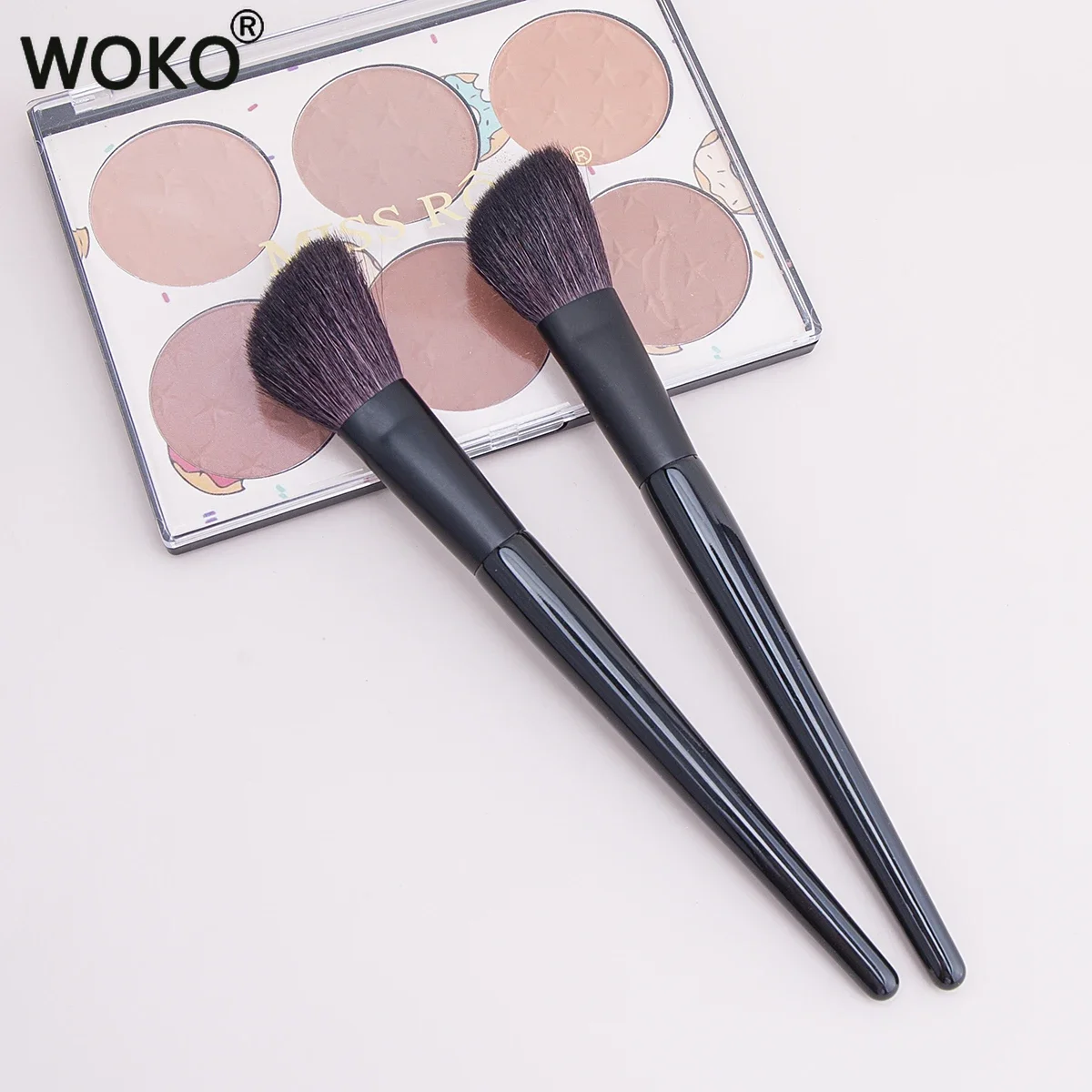 1pcs Sickle Contour Brush High Quality Soft Goat Hair Face Contour Brush Powder Blusher Powder Contour Makeup Tool