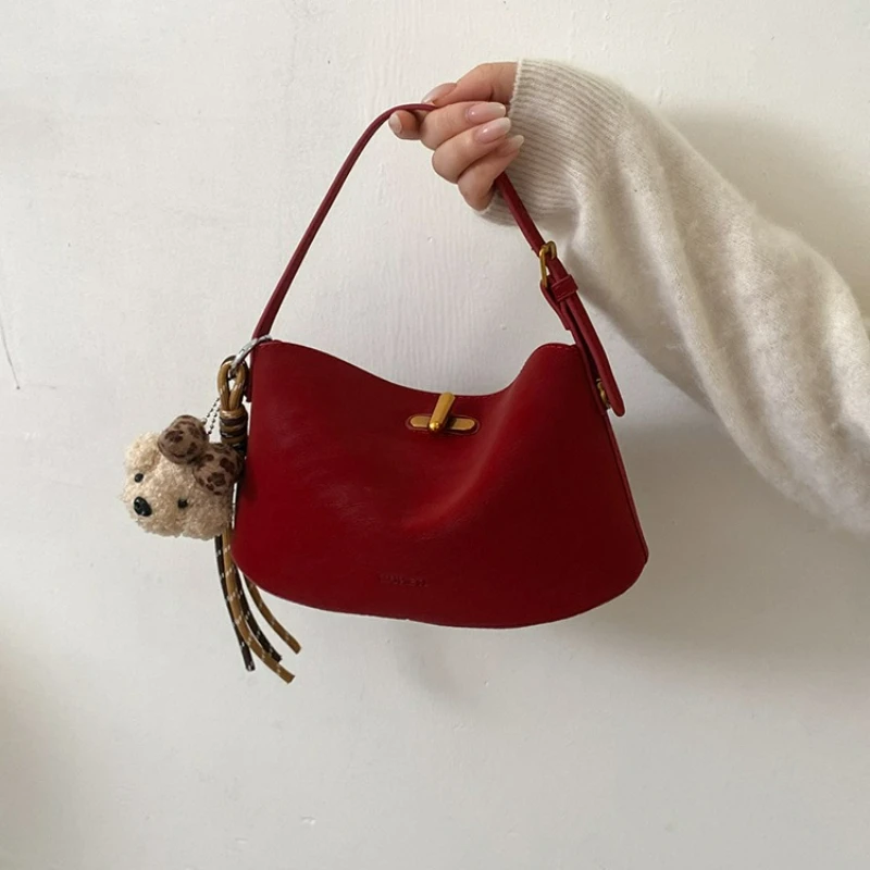 

Новая модная простая повседневная сумка через плечо для женщин, стильная дизайнерская сумка-ведро, удобная и универсальная текстурированная сумка с ручкой на плечо.