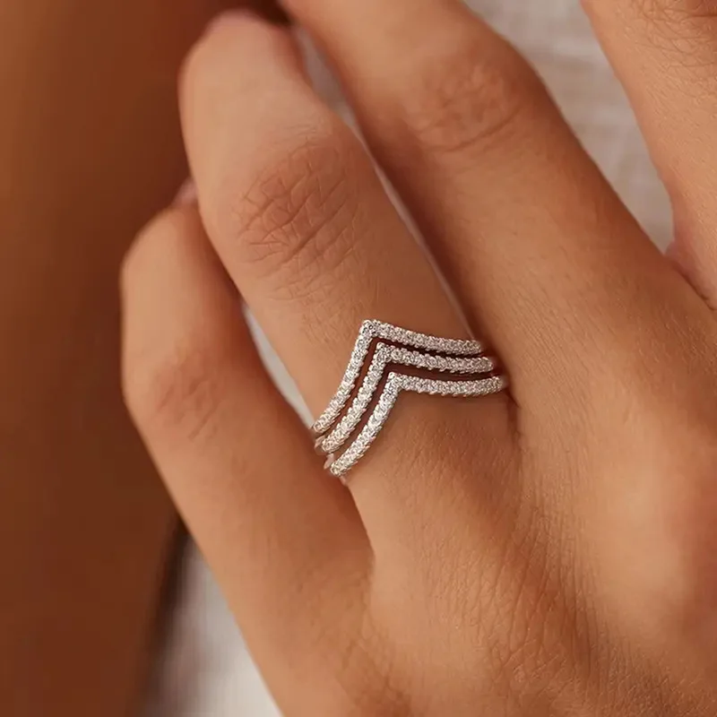 Anillo Sencillo de Diseño Lujoso para Mujer, Estilo Ejecutivo, Joyería Clásica Exquisita de Alta Gama con Geometría de Líneas Multicapa, Novedad 2026