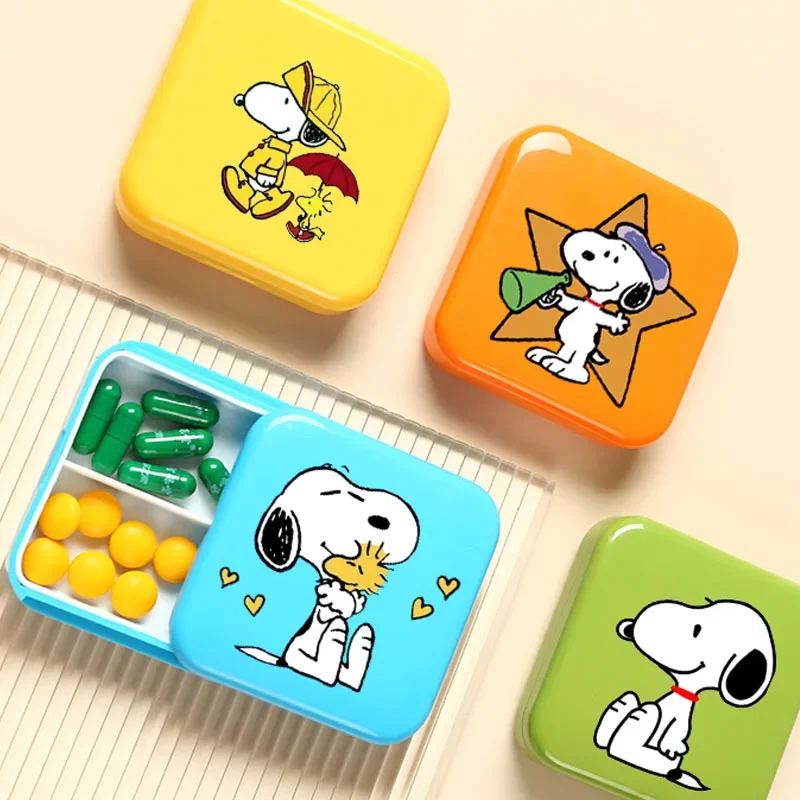 

Snoopy Pill Box Cute Printing Portable Pull Seal SmallTravel Take It with You Plastic Packaging Candy Storage Box Dust-proof