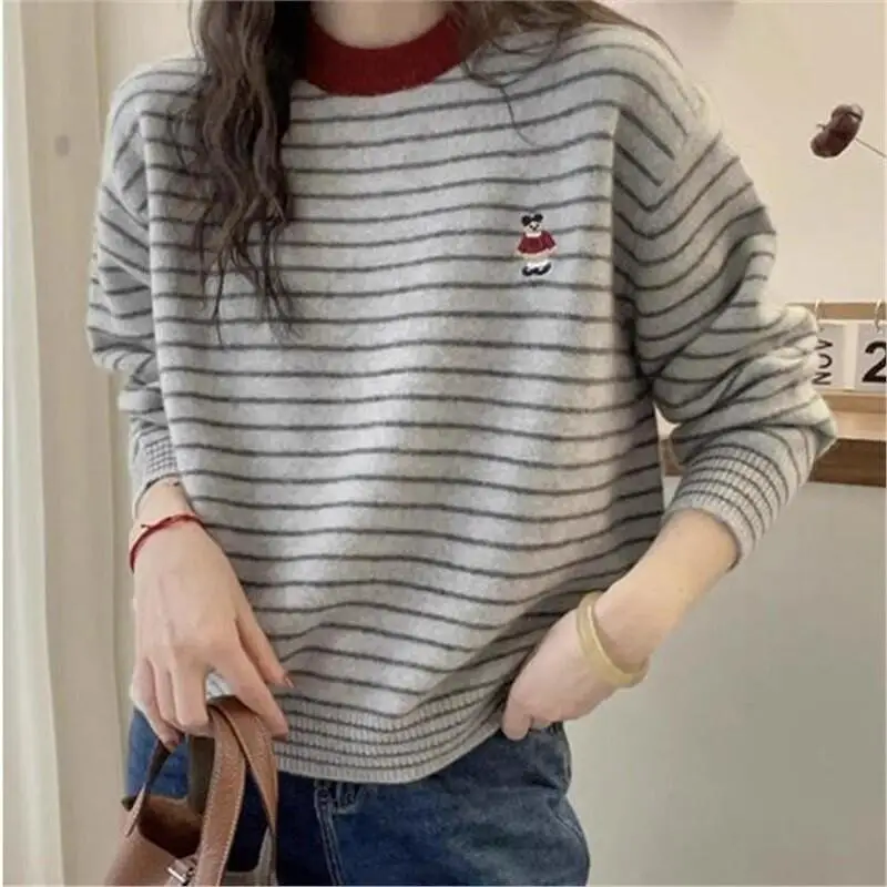 

Новый женский вязаный свитер из мягкого флиса с вышивкой и мультяшными полосками для весны и осени, повседневный, из хлопка
