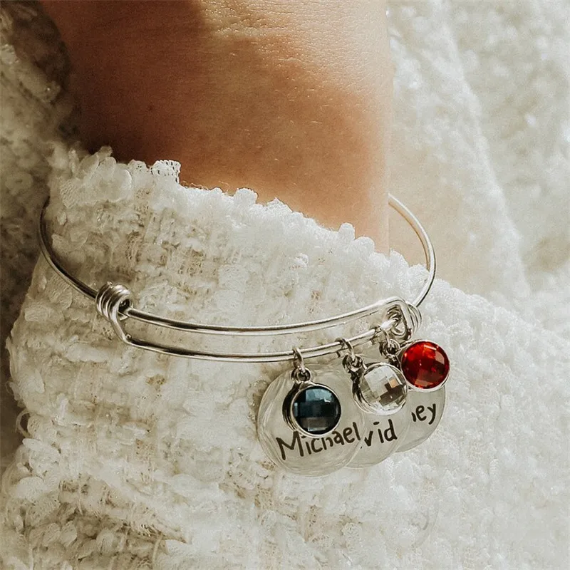 Personalized Family Names Stainless Steel Round Charms Bracelet with Birthstones Custom Engraved Names Bangle Gift for Mother