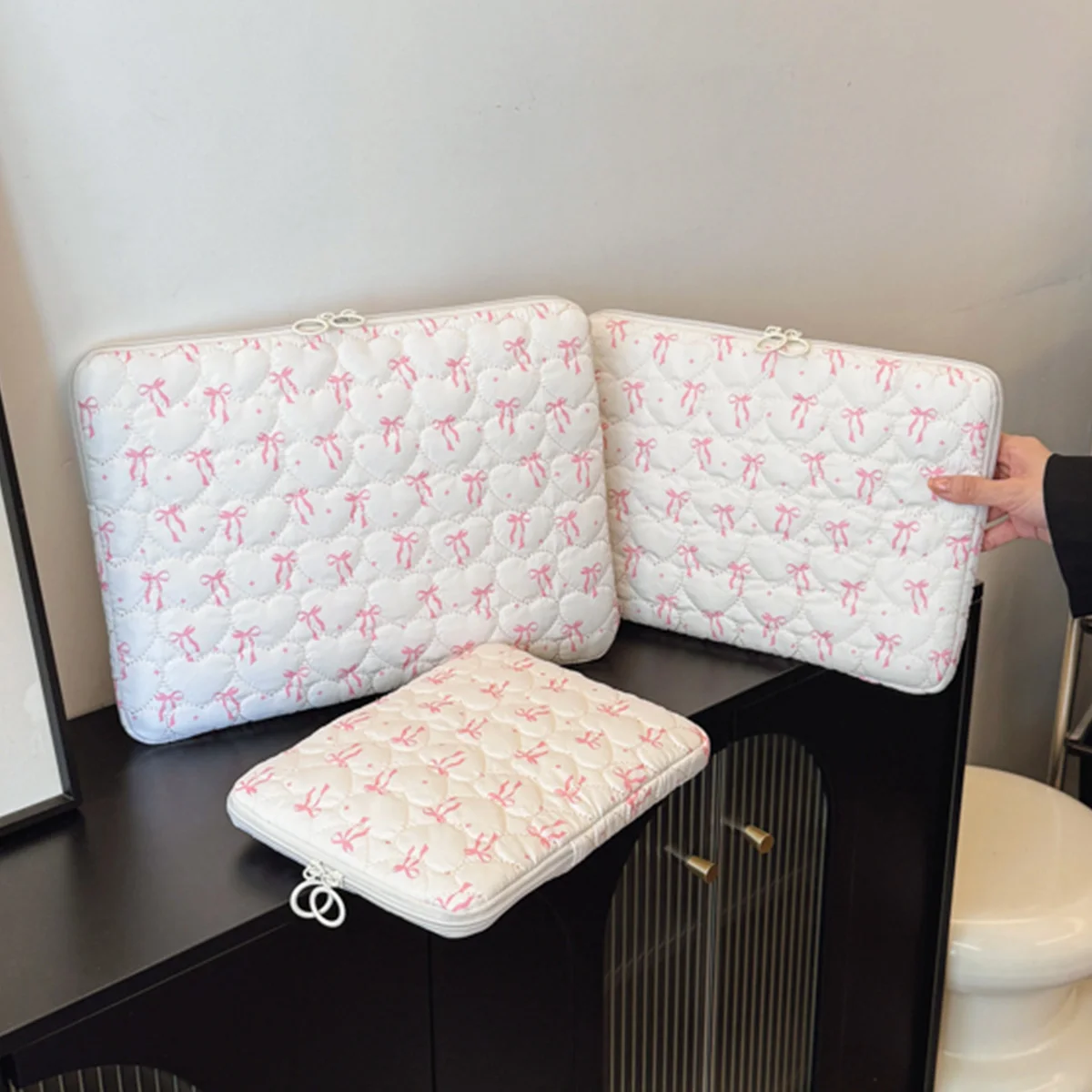 حافظة كمبيوتر محمول مبطنة على شكل قلب أنيقة مع طباعة فيونكة مقاس 11/13/15 بوصة حافظة واقية خفيفة الوزن مقاومة للصدمات للعمل المكتبي يوميًا #6