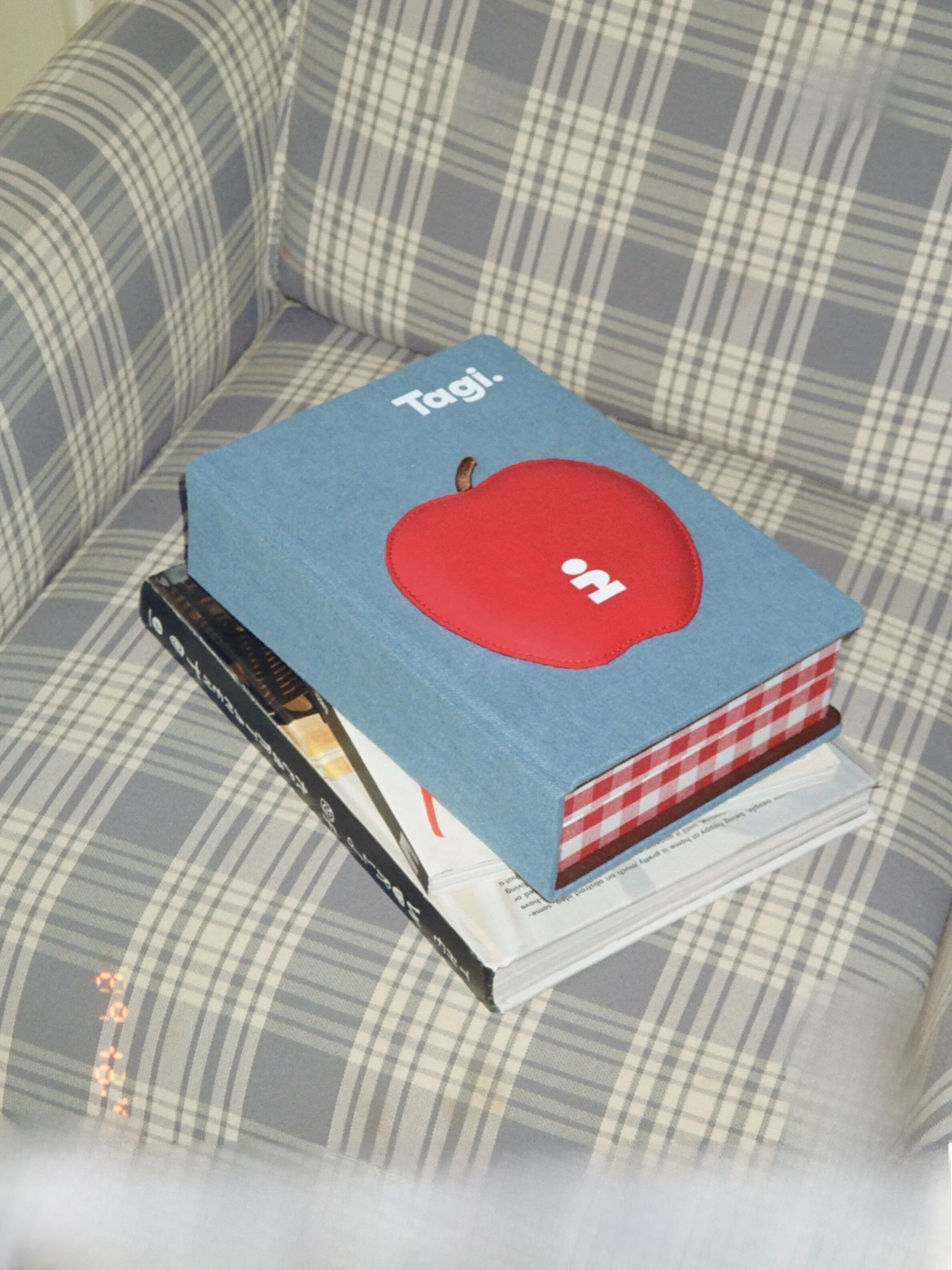 portable-fashion-compressed-cookie-jewelry-storage-box-women's-original-design-retro-style-jewelry-box-compact-size