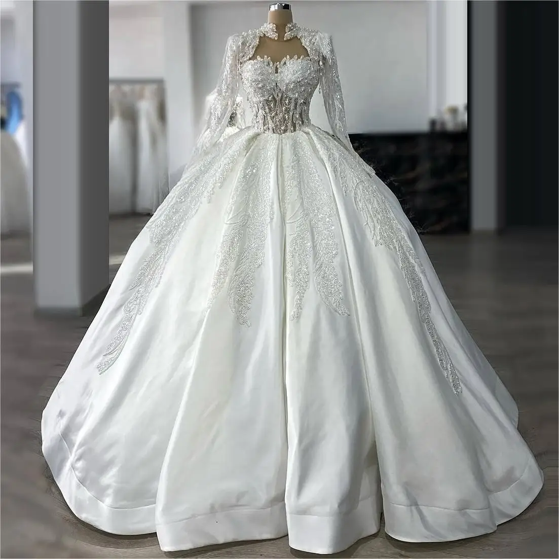 

French Wedding Dress 2025 New Bridal Long Sleeve Heavy duty V-neck Satin High Quality Texture Palace Main Wedding Dress