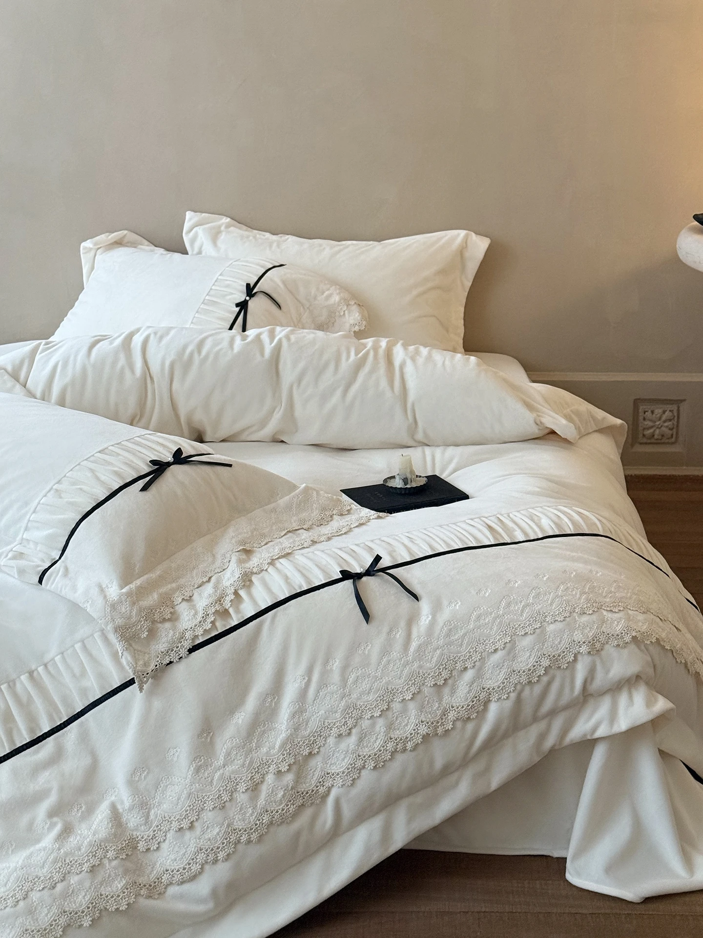 

Winter Baby Skin Flannel Four-Piece Set Princess Style Coral Fleece Milk Velvet Lace Knot Duvet Cover Fitted Sheet