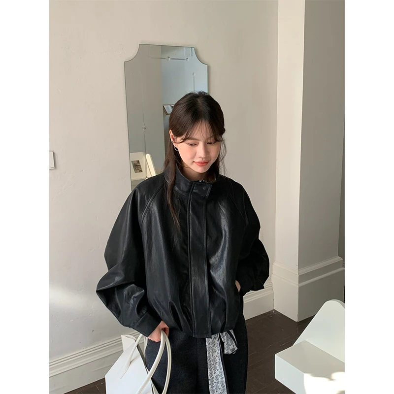 แจ็คเก็ตหนัง PU สีดำสำหรับผู้หญิง สไตล์สตรีทแวร์ คอตั้ง เสื้อคลุมมอเตอร์ไซค์ ฤดูใบไม้ร่วง สไตล์ฮาราจูกุ เกาหลี ซิป แขนยาว เสื้อคลุมตัวนอก ใหม่
