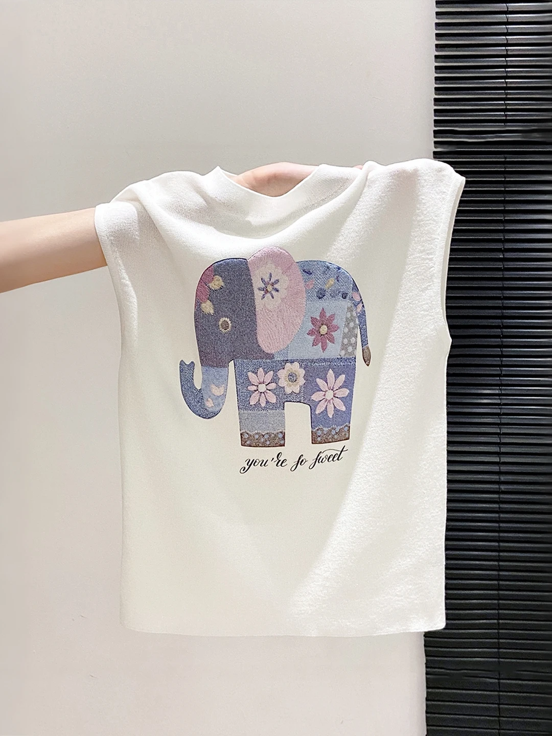 Elegant Embroidered Elephant Design Knitted Top Women's Half High Collar Sleeveless Summer Korean Style Slimming Fashion