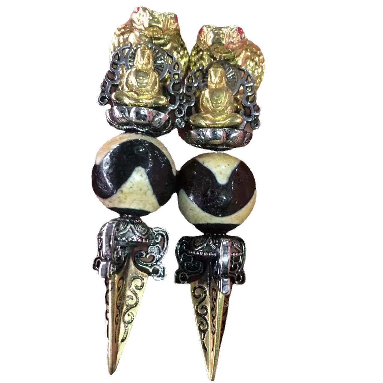 

Agate tiger tooth beads inlaid with Tibetan silver Vajra beads pendant agate beads DIY jewelry.