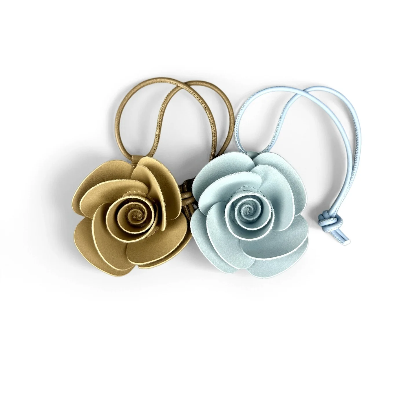 5 Farben Handgefertigter PU-Leder Kamelien-Blumen-Schlüsselanhänger/Taschenanhänger – Sommer-Strand-Feeling/Geschenk – Auto-/Taschen-Accessoire/Deko-Schlüsselanhänger für Sie – Detail 7