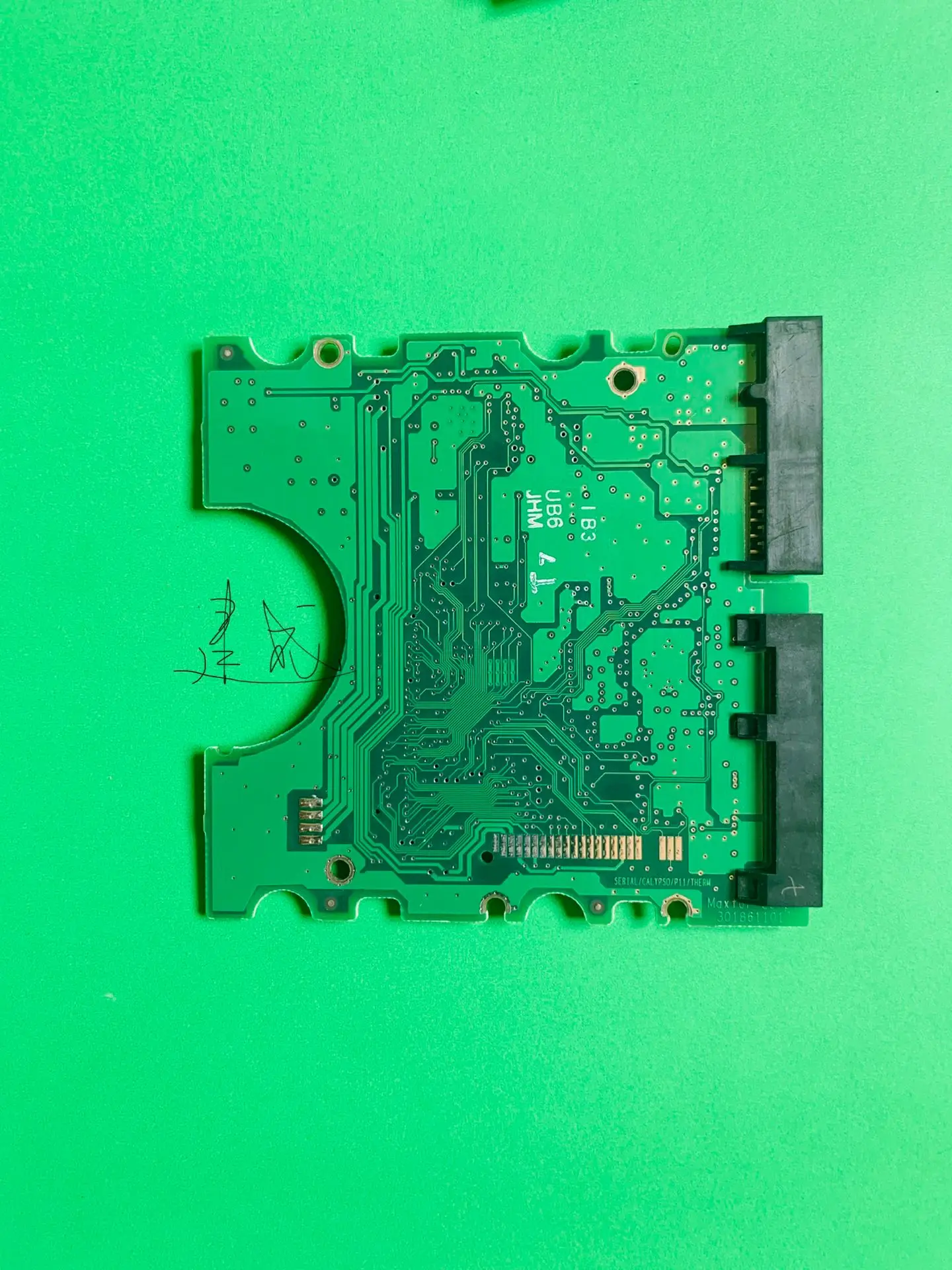 Maxtor Desktop Hard Drive Circuit Board : 301861101 Master control chip : 040119500