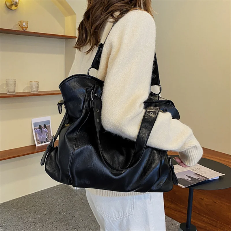 Bolso de hombro negro de gran capacidad para mujer, bolso de mano de viaje de Color sólido, bolso de compras grande, bolso cruzado de cuero suave, 2024