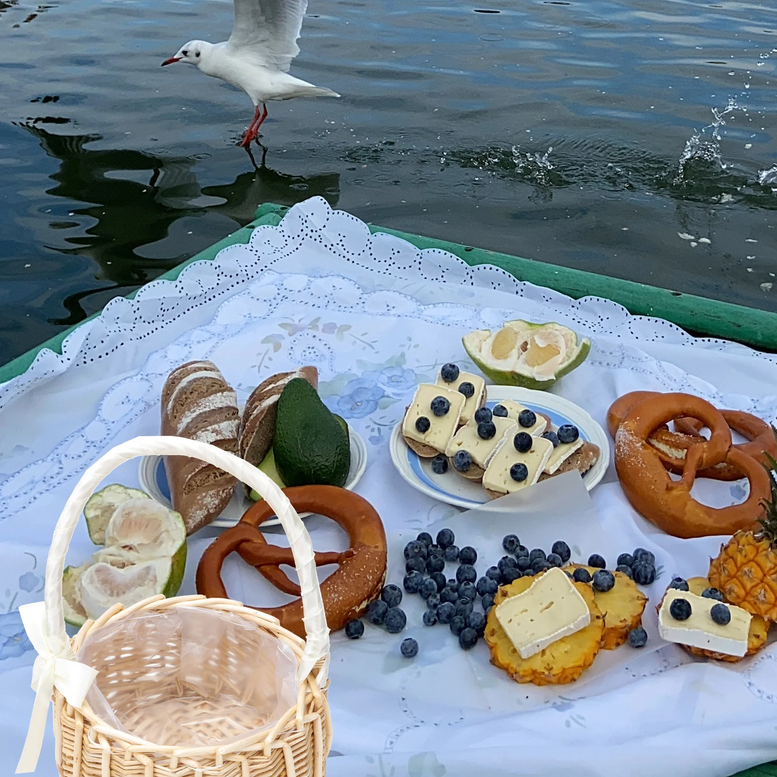 

1Pcs Handwoven Flower Basket Portable Mini Storage Bow Basket Natural Decorative Home Office Wedding Storage Container