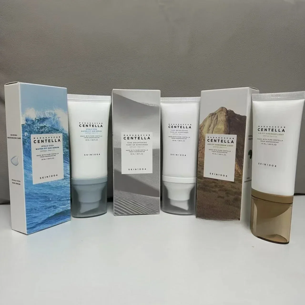 Skin1004 Ácido Hialurónico AIR-FIT SUNCREAM Protector Solar LUZ Protector Solar Facial Protector Solar Corporal SPFSO+ PA++++ 50ml