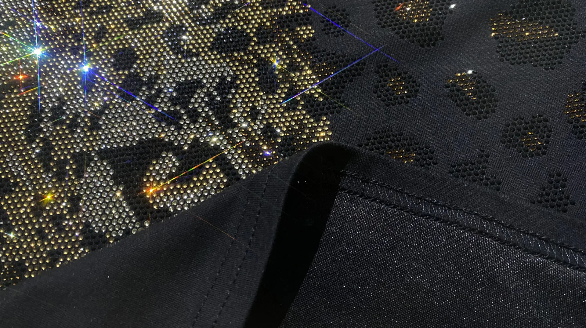 เสื้อยืดแขนยาวลายทางแฟชั่นสำหรับผู้หญิง เสื้อถักลายการ์ตูนเพชร เสื้อยืดลำลองคอกลมทรงหลวม เสื้อยืดผู้หญิง