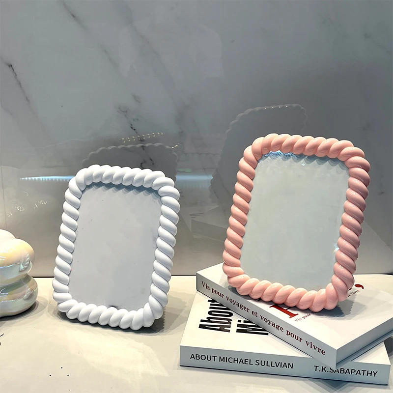 

7 Inch Creative Electroplated Retro Photo Frame Desktop Acrylic Photo Display Frame Modern Minimalist Home Tabletop Decor Frame