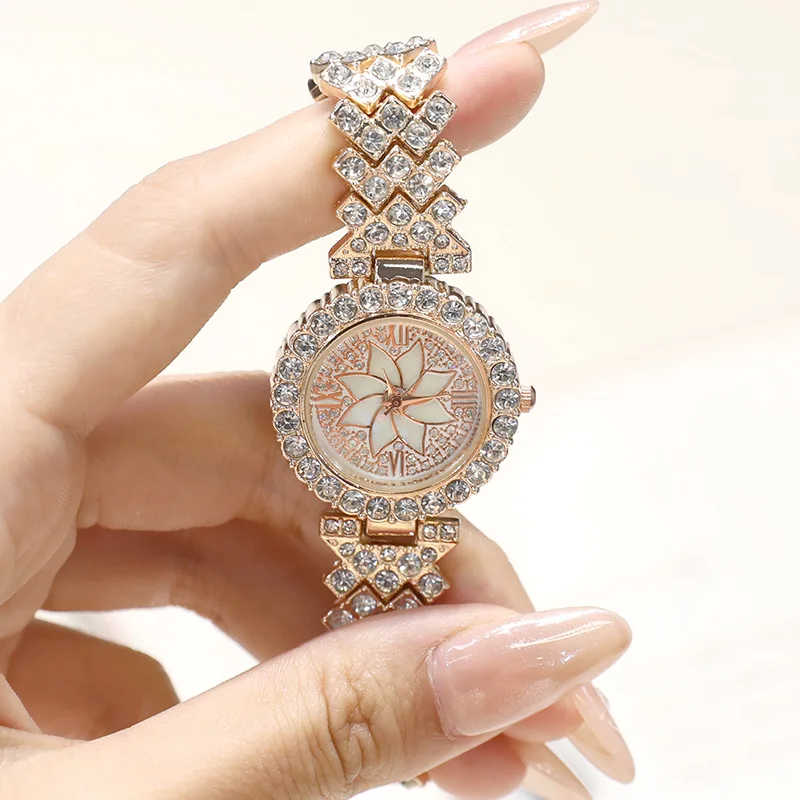 패션 여성 팔찌 시계 간단한 럭셔리 골드 작은 다이얼 라인 석 쿼츠 시계 여성 우아한 드레스 Ladie 손목 시계 시계