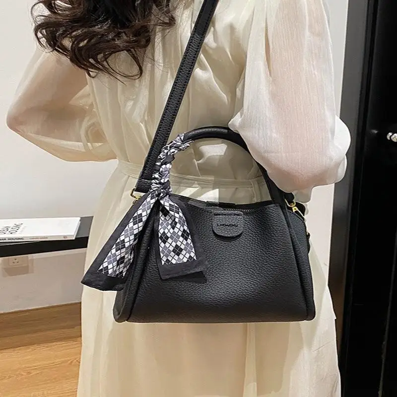 

2025 new women's pu waterproof lychee pattern light luxury high-end designer crossbody bag versatile fashion portable bucket bag