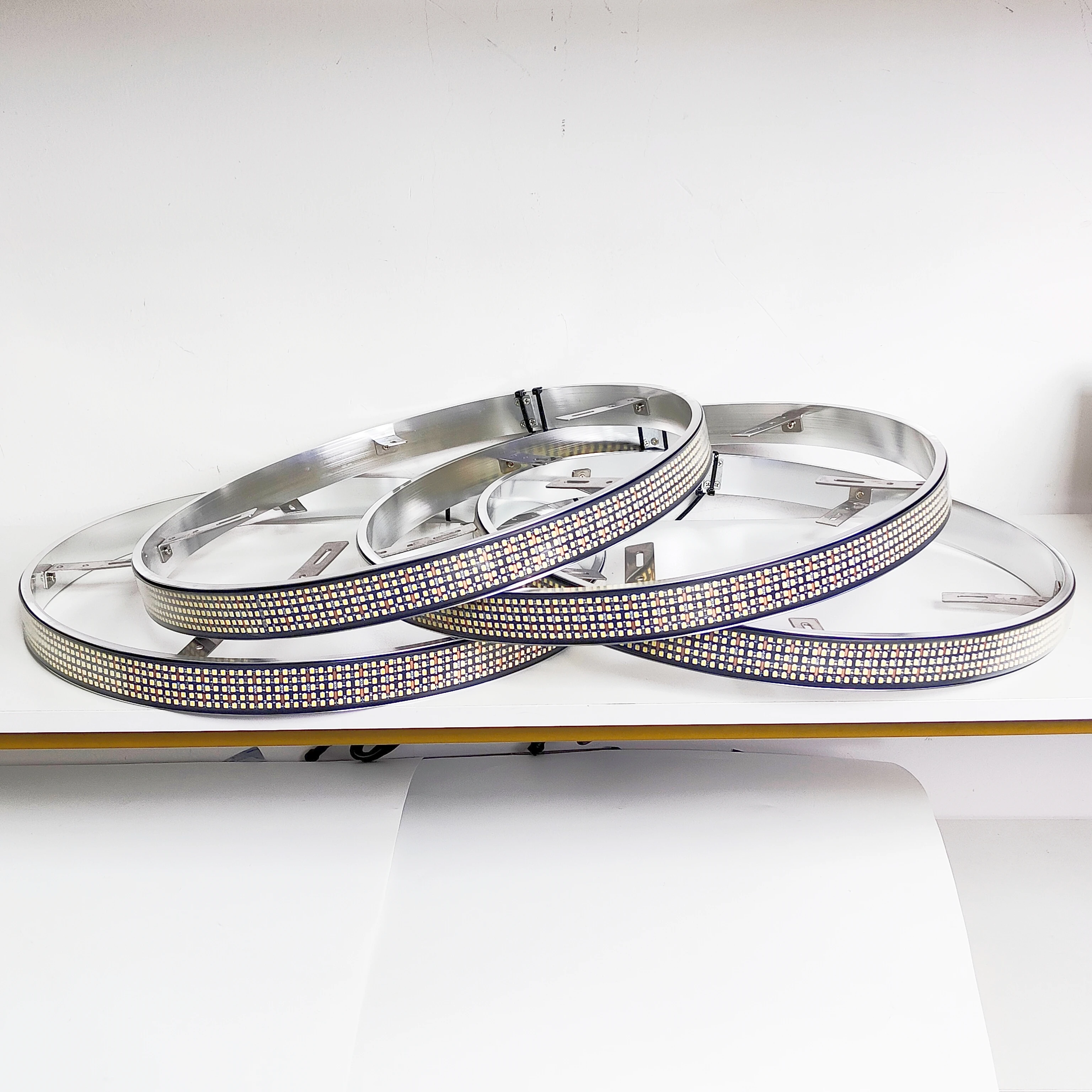 Nuovo Arrivo 5 File Super Luminoso 15 Pollici Kit Luce Ruota Auto Underglow IP68 Impermeabile App Controllato Luce del Cerchio LED Luce Ruota