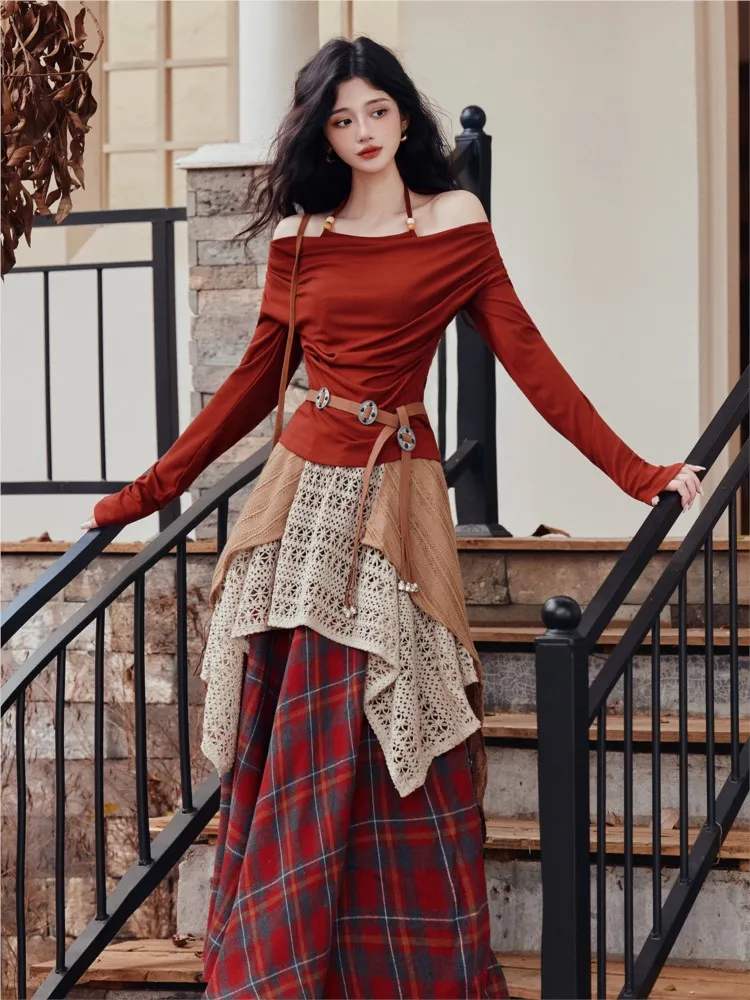 

Топ с одним воротником в сочетании с клетчатой юбкой неправильной формы, костюм для больших отпуска в этническом стиле.