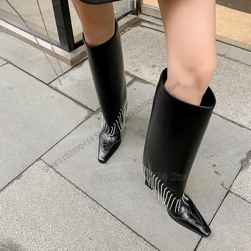 حذاء أسود مطبوع عليه جلد التمساح بشراشيب كريستالي بمقدمة مدببة حذاء سهل الارتداء حذاء نسائي بتصميم غريب بكعب مدرج 2023 Zapatos Para Mujere